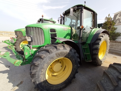John Deere '10 6830